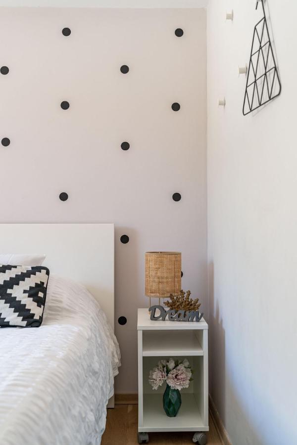 Stay U-Nique Studio Apartment In Orašac Kültér fotó