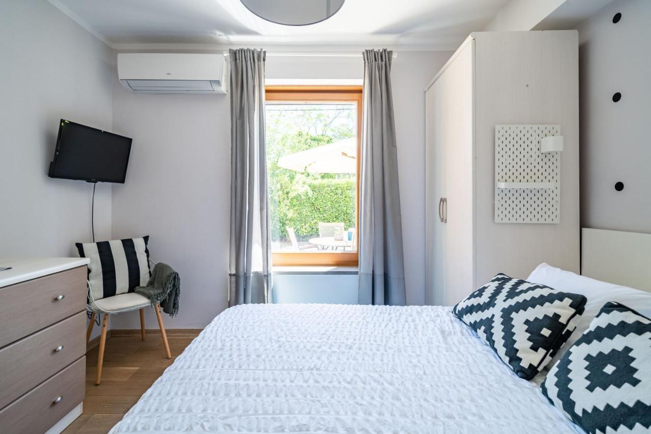 Stay U-Nique Studio Apartment In Orašac Kültér fotó